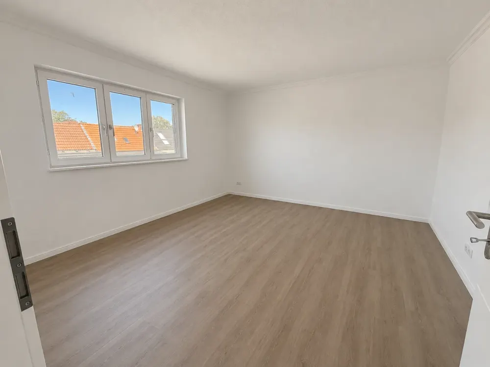 First Occupancy After Renovation, Charming 4-Room Apartment in Central Location of Bremen