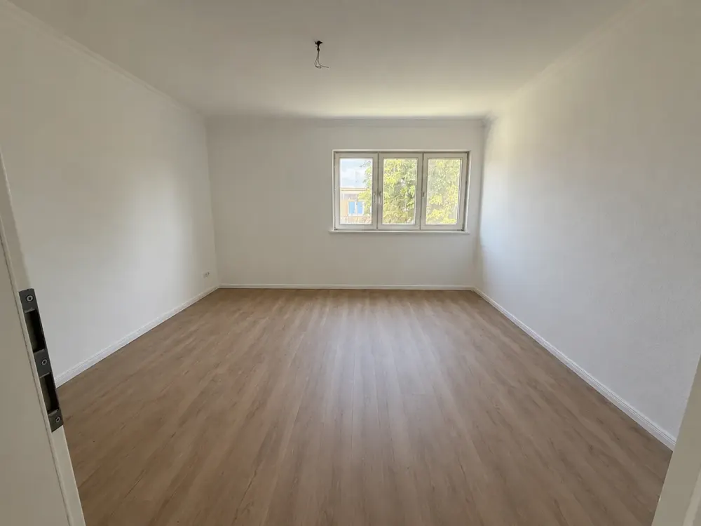 First Occupancy After Renovation, Charming 4-Room Apartment in Central Location of Bremen