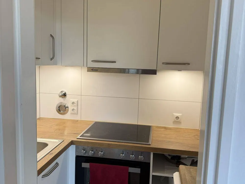 Helles, voll möbliertes Studio-Apartment in München, 12 Monate zur Untermiete