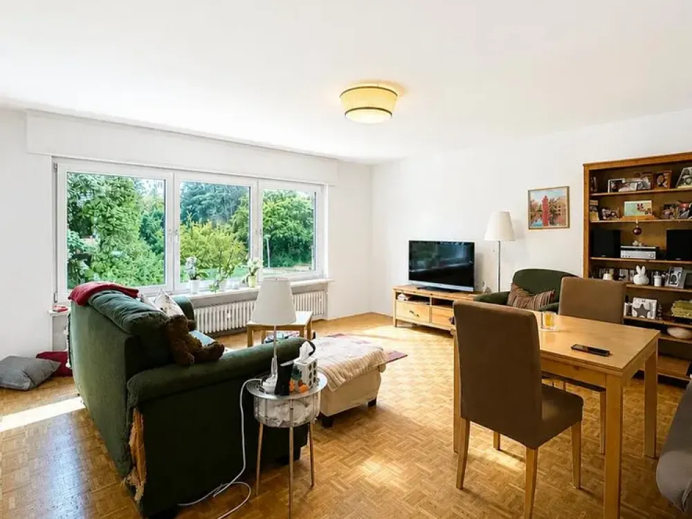 4958 - Quietly Located 3-Room Apartment with Loggia and Garage Parking Space!
