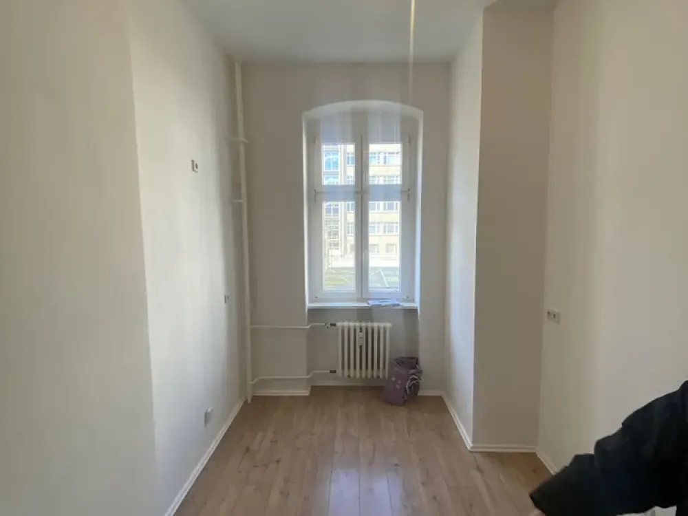 4-Zimmerwohnung mit Balkon im 1. OG in einem sanierten Altbau in Lichtenberg