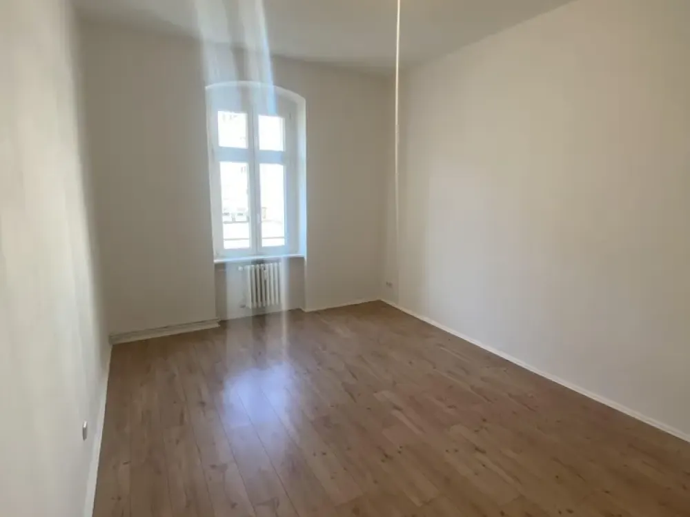 4-Zimmerwohnung mit Balkon im 1. OG in einem sanierten Altbau in Lichtenberg