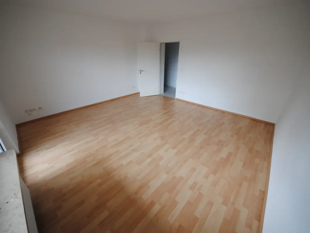 Schöne, kleine top-sanierte 3-Zi.-Whg. (65qm) mit Balkon in Mühlheim a./M. nähe Polizeischule