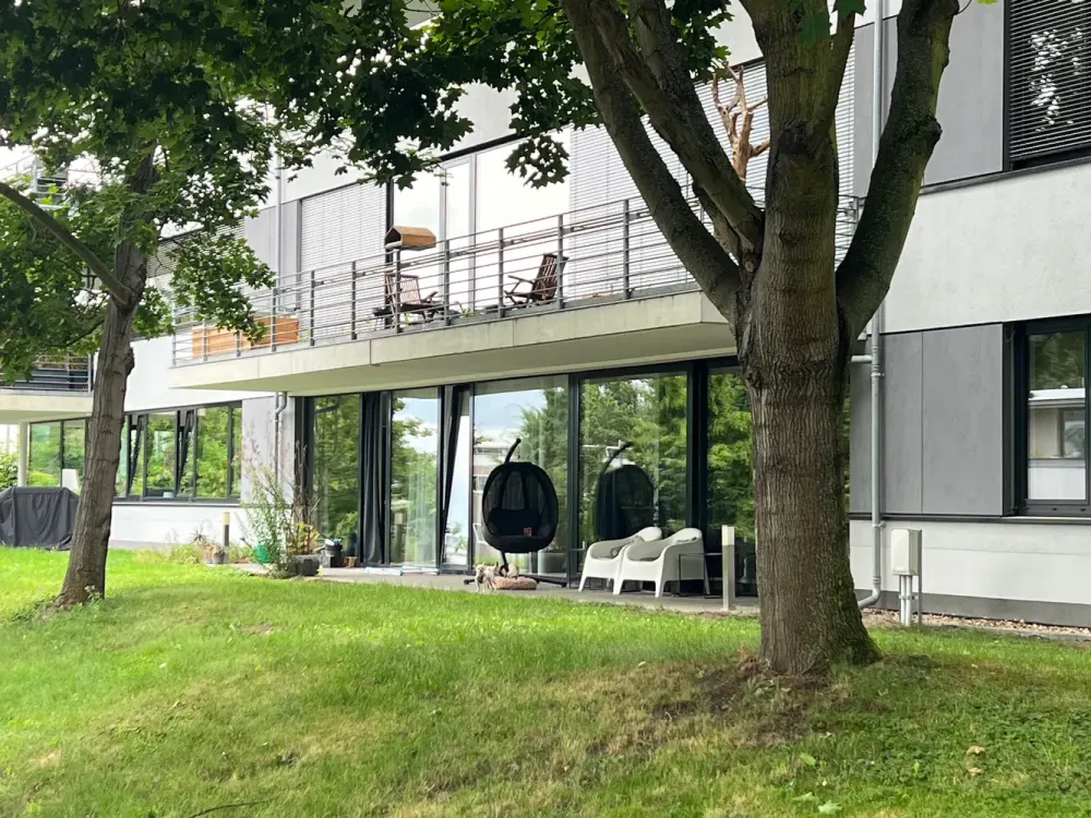 * moderne und großzügige Wohnung mit Terrasse am Elbhang - ID 3931*