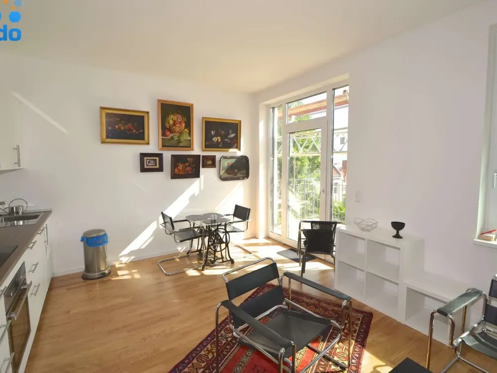 Diese wunderschöne vollmöblierte Zweizimmerwohnung in bester Kiez Lage wartet auf Ihren Einzug