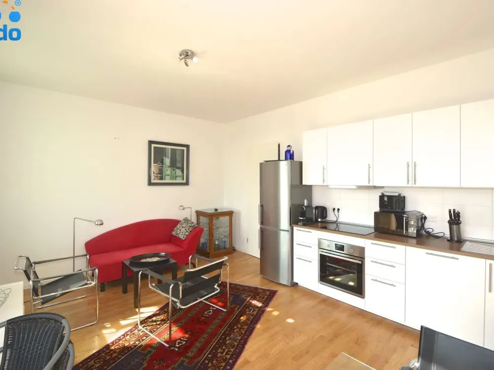 Diese wunderschöne vollmöblierte Zweizimmerwohnung in bester Kiez Lage wartet auf Ihren Einzug