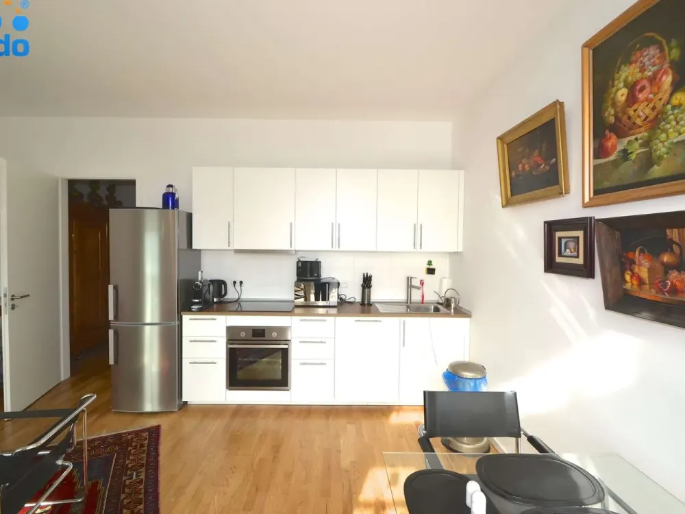 Diese wunderschöne vollmöblierte Zweizimmerwohnung in bester Kiez Lage wartet auf Ihren Einzug