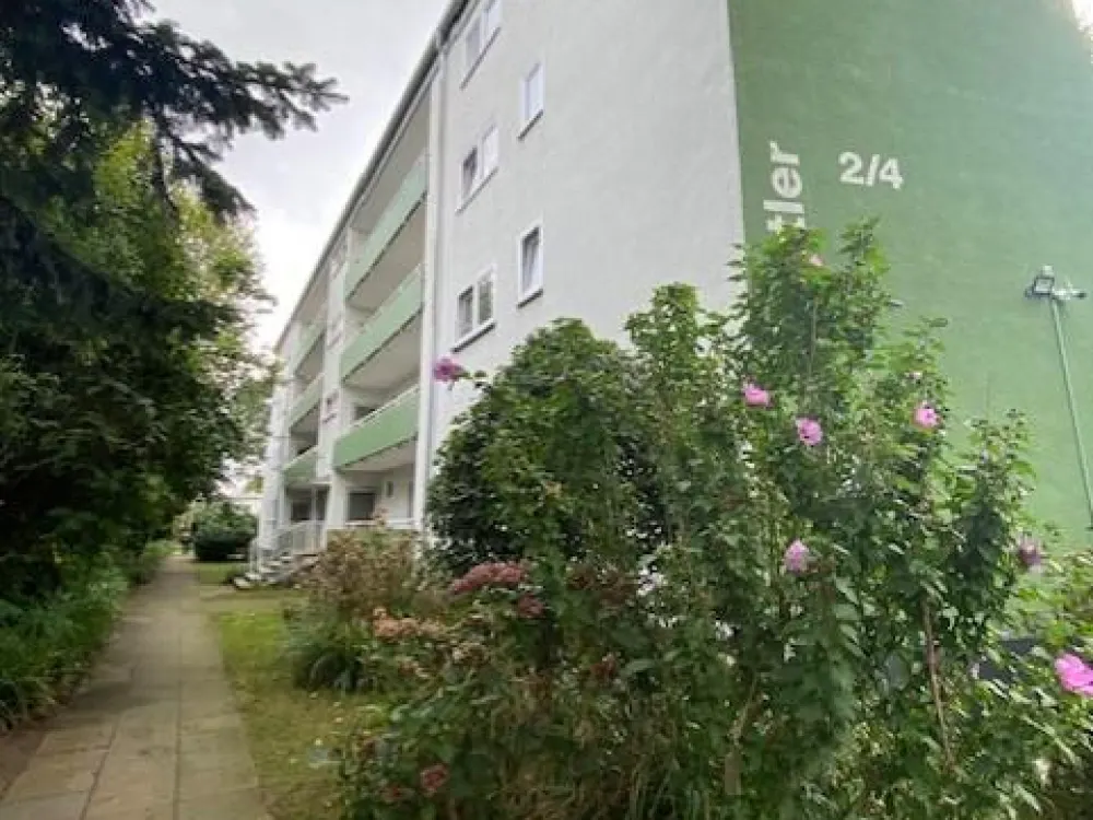 +++*Frisch renovierte 3-Zimmerwohnung mit Balkon und toller Aussicht*+++