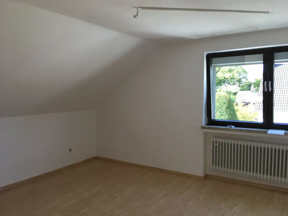 Bright and Pleasantly Quiet 3-Room Attic Apartment with Fitted Kitchen in Dortmund-Kirchhörde