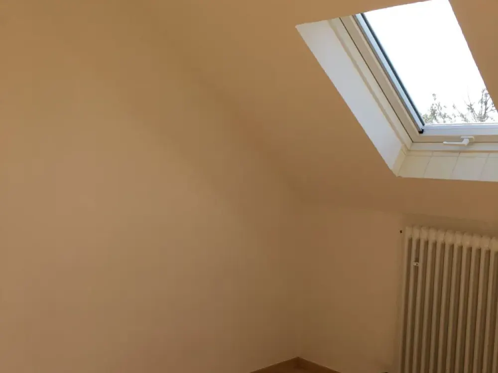 Bright and Pleasantly Quiet 3-Room Attic Apartment with Fitted Kitchen in Dortmund-Kirchhörde