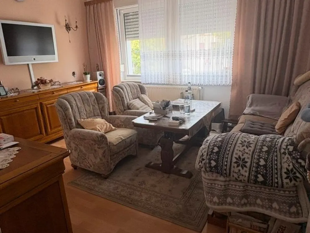 2 Zimmer Küche Bad mit Balkon