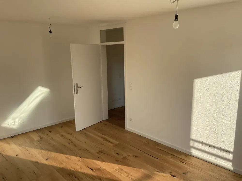 Sanierte 2-Zimmer Dachgeschosswohnung mit Balkon in Stuttgart-Vaihingen