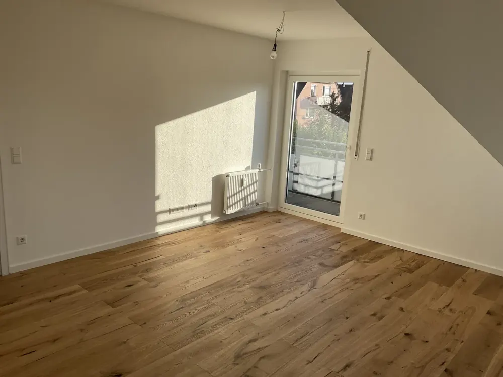 Sanierte 2-Zimmer Dachgeschosswohnung mit Balkon in Stuttgart-Vaihingen