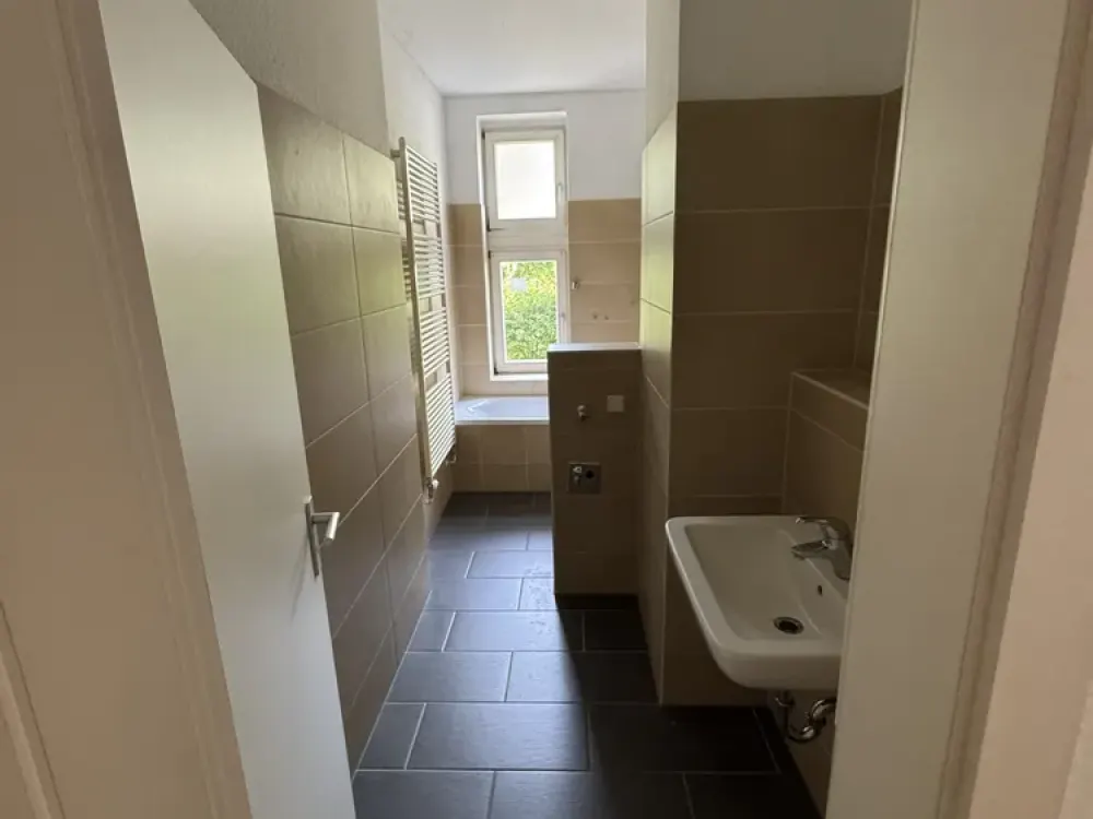 Gepflegte 2 Raum Wohnung mit Balkon und Tageslichtbad **WE01**
