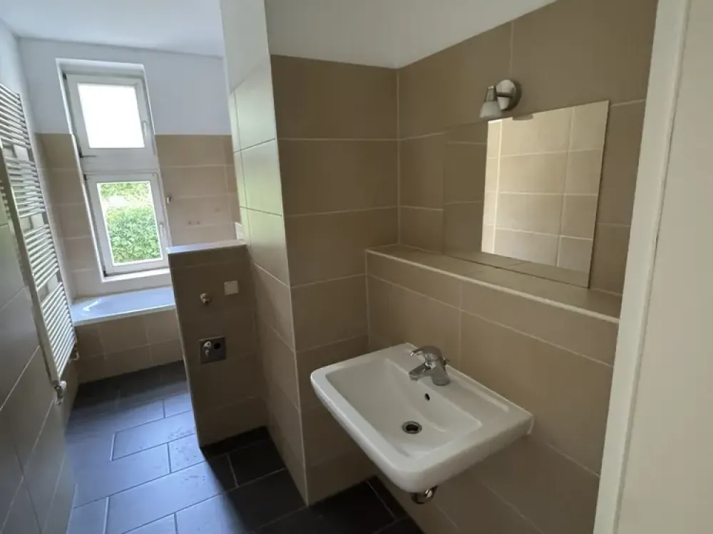 Gepflegte 2 Raum Wohnung mit Balkon und Tageslichtbad **WE01**