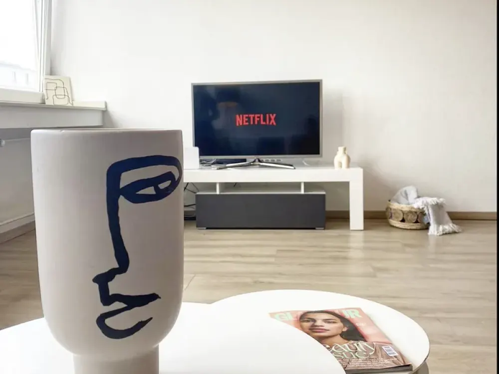 Kernsaniertes (2021) und möbliertes Apartment mit Internet im Agnesviertel, zentrale Lage in Köln