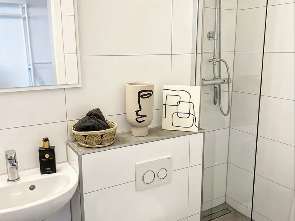 Kernsaniertes (2021) und möbliertes Apartment mit Internet im Agnesviertel, zentrale Lage in Köln