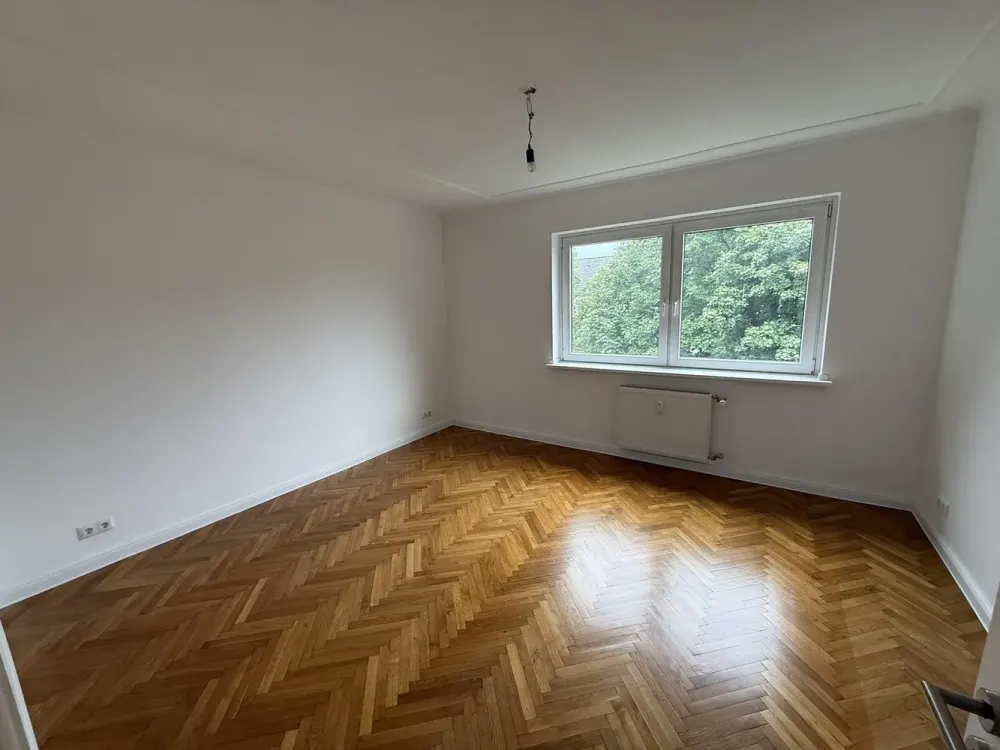 Renovated 3-Room Apartment in Heimfeld with Two Balconies