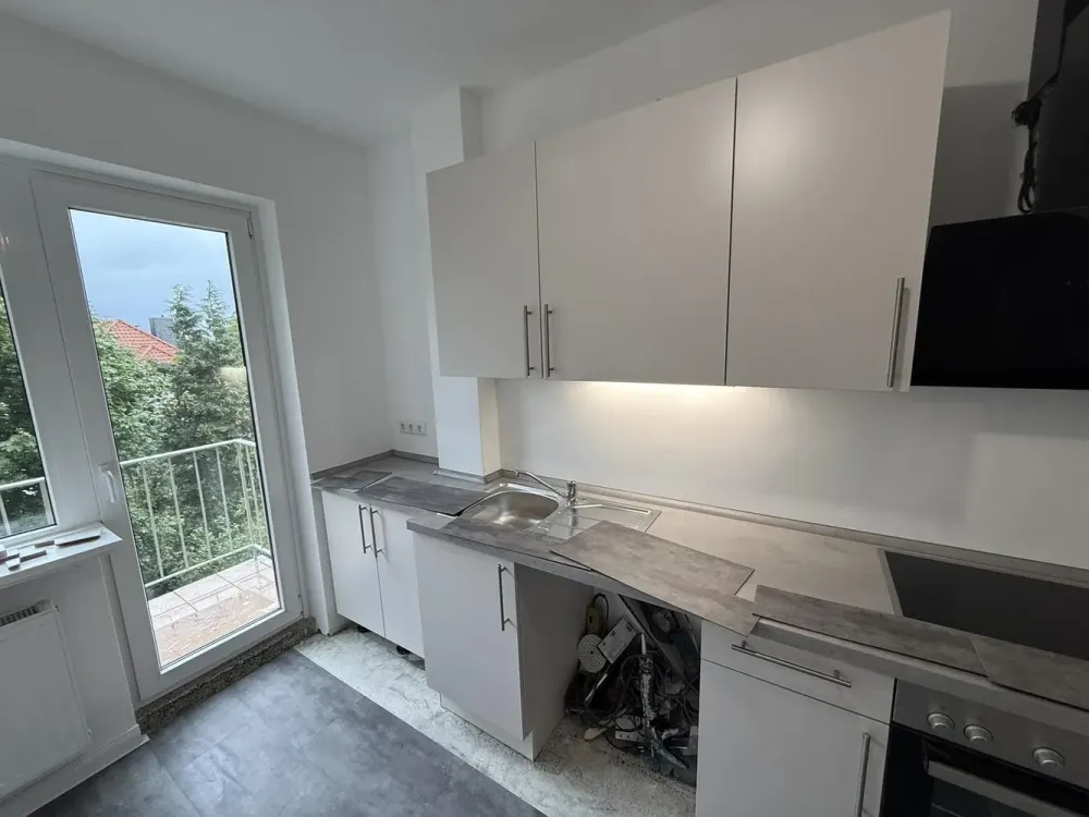 Renovated 3-Room Apartment in Heimfeld with Two Balconies