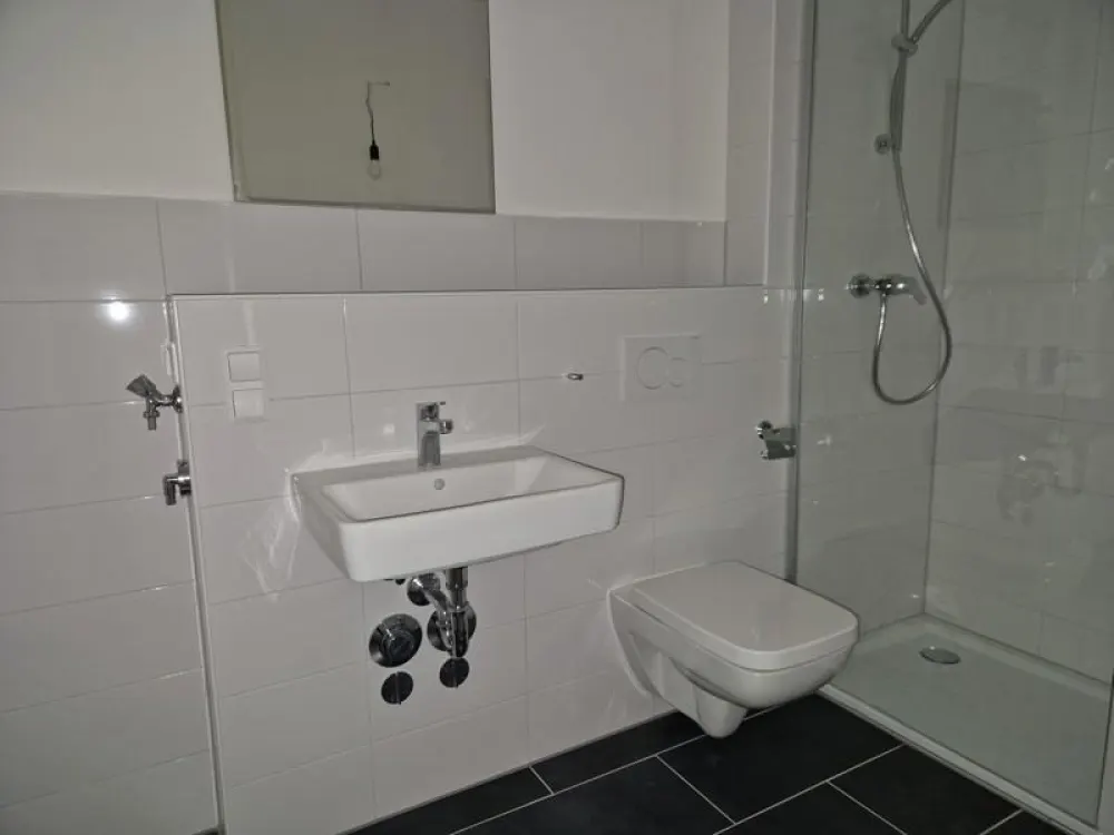 Hier findet jeder seinen Platz: komplett renovierte 3-Zimmer-Wohnung mit Balkon!