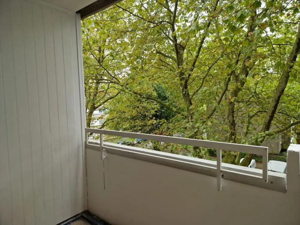 Hier findet jeder seinen Platz: komplett renovierte 3-Zimmer-Wohnung mit Balkon!