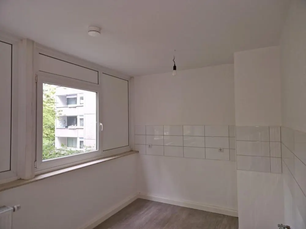 Hier findet jeder seinen Platz: komplett renovierte 3-Zimmer-Wohnung mit Balkon!