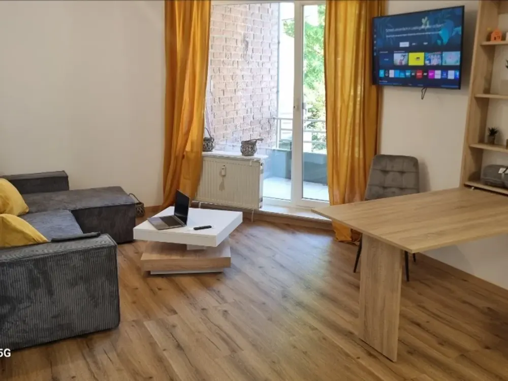 Möblierte 2-Zimmer-Wohnung mit 2 Balkonen & Garage