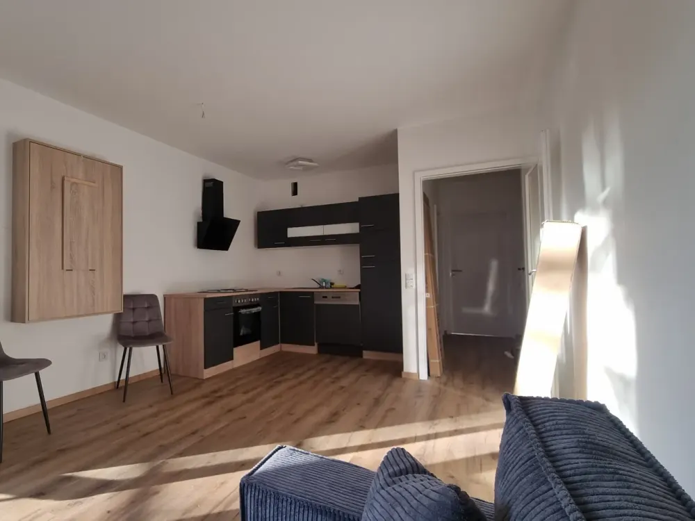 Möblierte 2-Zimmer-Wohnung mit 2 Balkonen & Garage