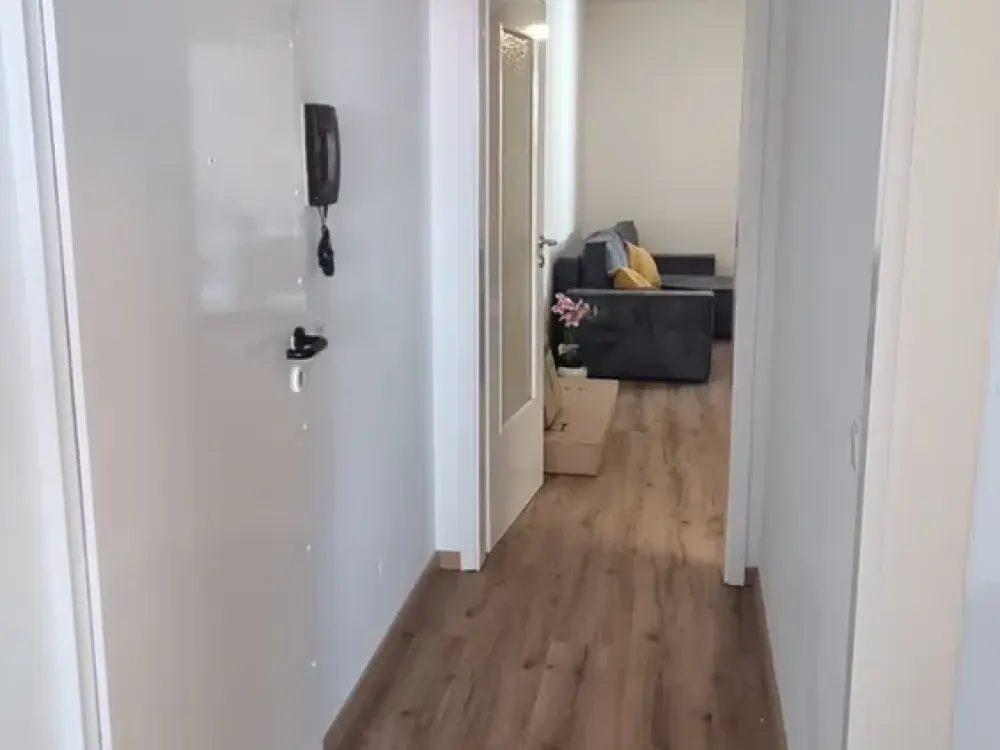 Möblierte 2-Zimmer-Wohnung mit 2 Balkonen & Garage