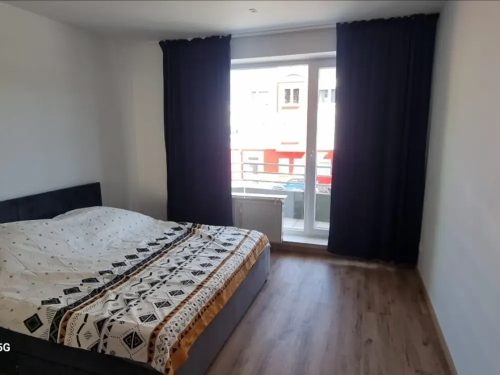 Möblierte 2-Zimmer-Wohnung mit 2 Balkonen & Garage