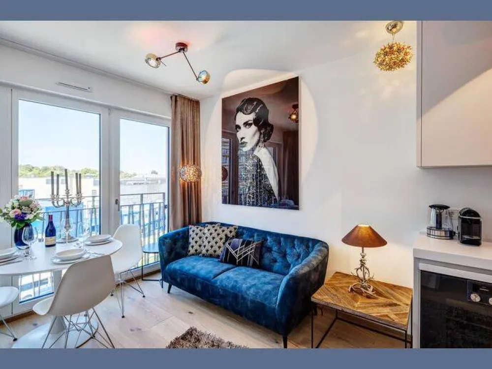 Möbliert: Exclusive möblierte Wohnung MIT DACHTERRASSE