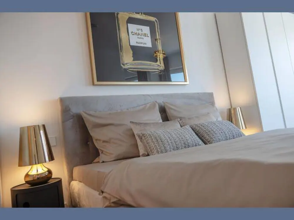 Möbliert: Exclusive möblierte Wohnung MIT DACHTERRASSE