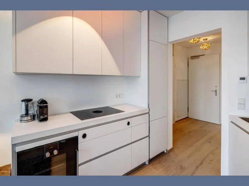 Möbliert: Exclusive möblierte Wohnung MIT DACHTERRASSE