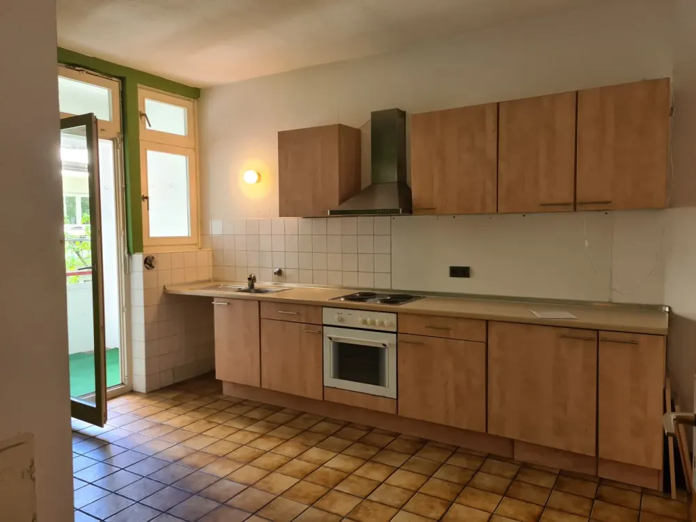 💼 First Job, First Own Place! Großzügige 2-Zi-Wohnung inkl. EBK & Top-Anbindung 🏙️