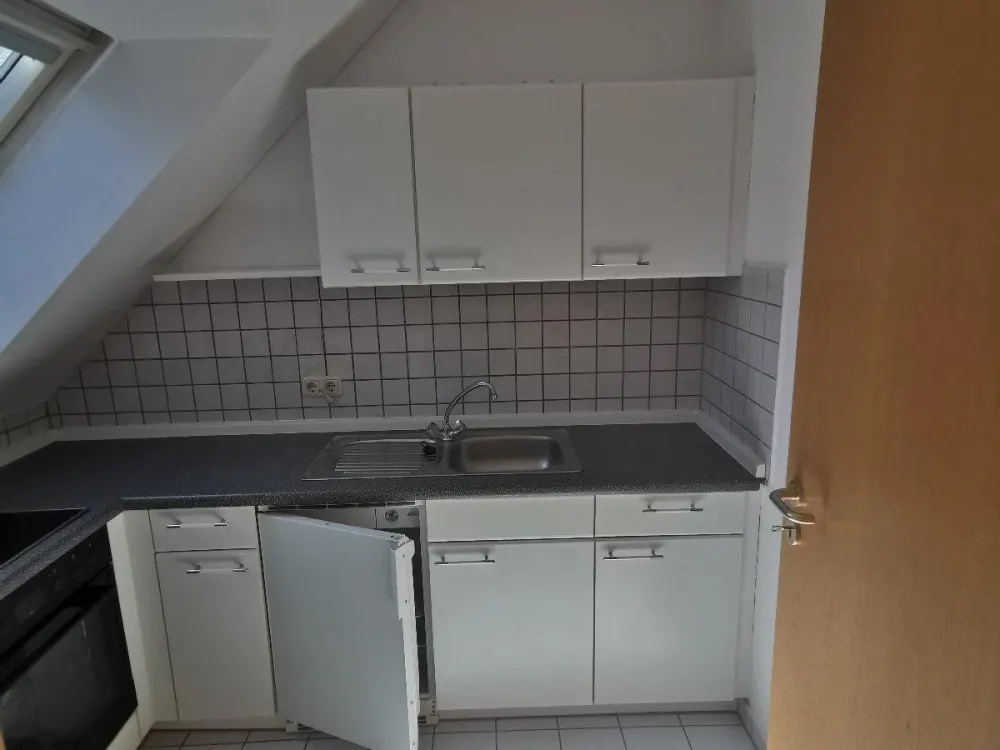 zauberhafte Single-Wohnung mit Balkon, EBK und Stellplatz