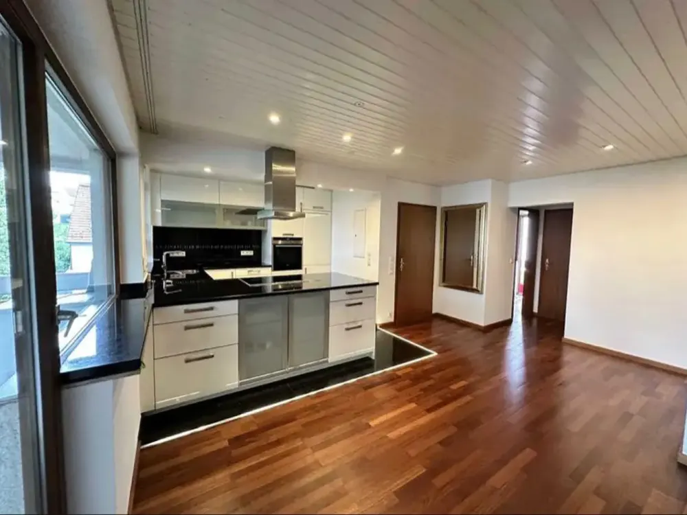 Großzügige 5-Zimmer-Maisonette mit 2 Balkonen, Kamin, Einbauküche & Carport in Aichtal