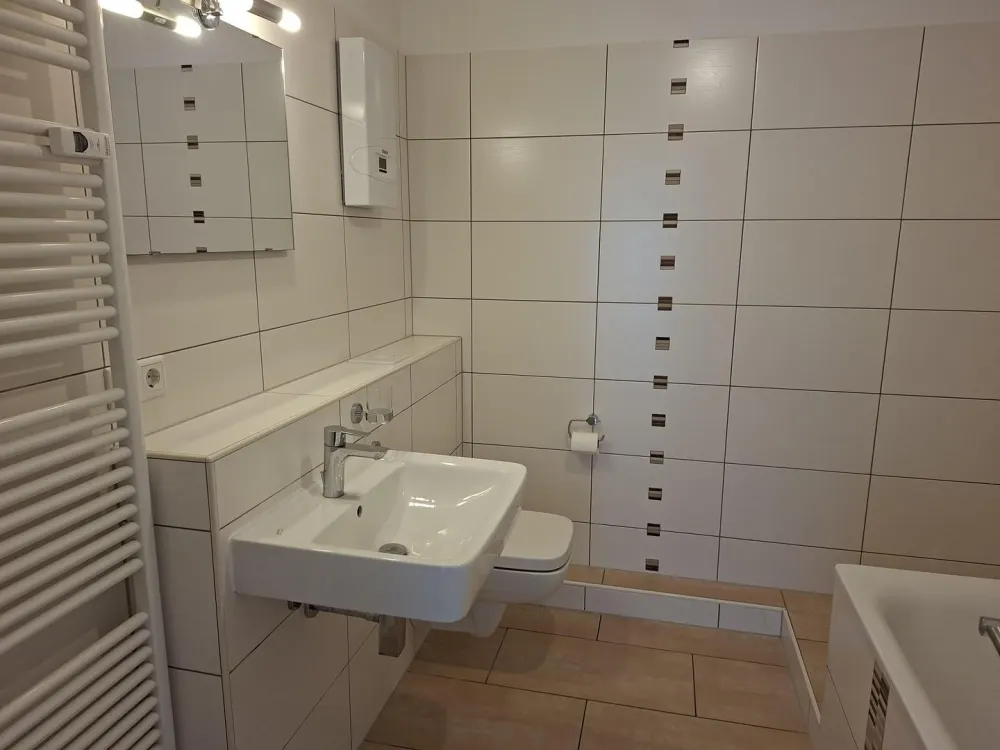 Hochwertig renovierte 3-Zi.-Whg. mit Balkon und TG-Stellplatz, Blick ins Neandertal garantiert!