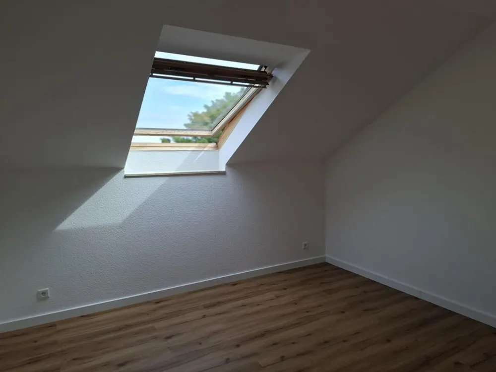 Hochwertig renovierte 3-Zi.-Whg. mit Balkon und TG-Stellplatz, Blick ins Neandertal garantiert!