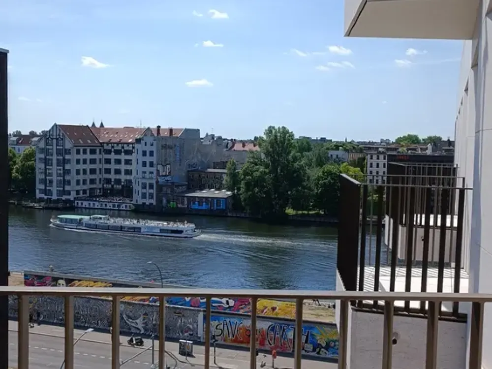 Bright 2-Room Apartment | 6th Floor | Balcony | Spree View | Like New