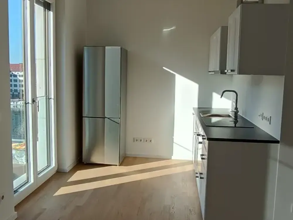 Bright 2-Room Apartment | 6th Floor | Balcony | Spree View | Like New