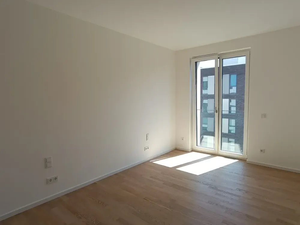 Bright 2-Room Apartment | 6th Floor | Balcony | Spree View | Like New