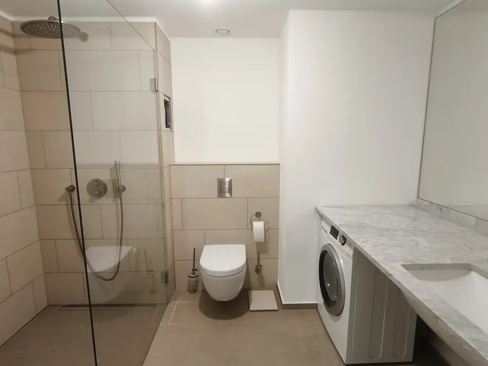 Bright 2-Room Apartment | 6th Floor | Balcony | Spree View | Like New
