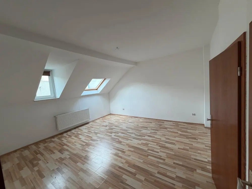 Dachgeschosswohnung mit Einbauküche
