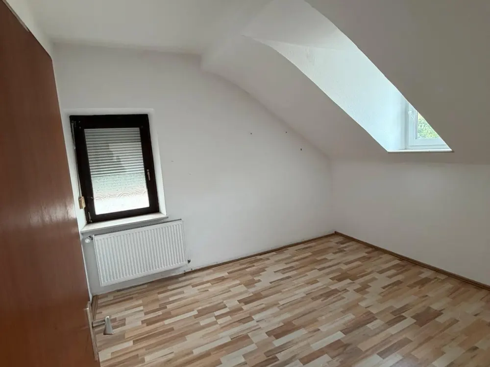 Dachgeschosswohnung mit Einbauküche
