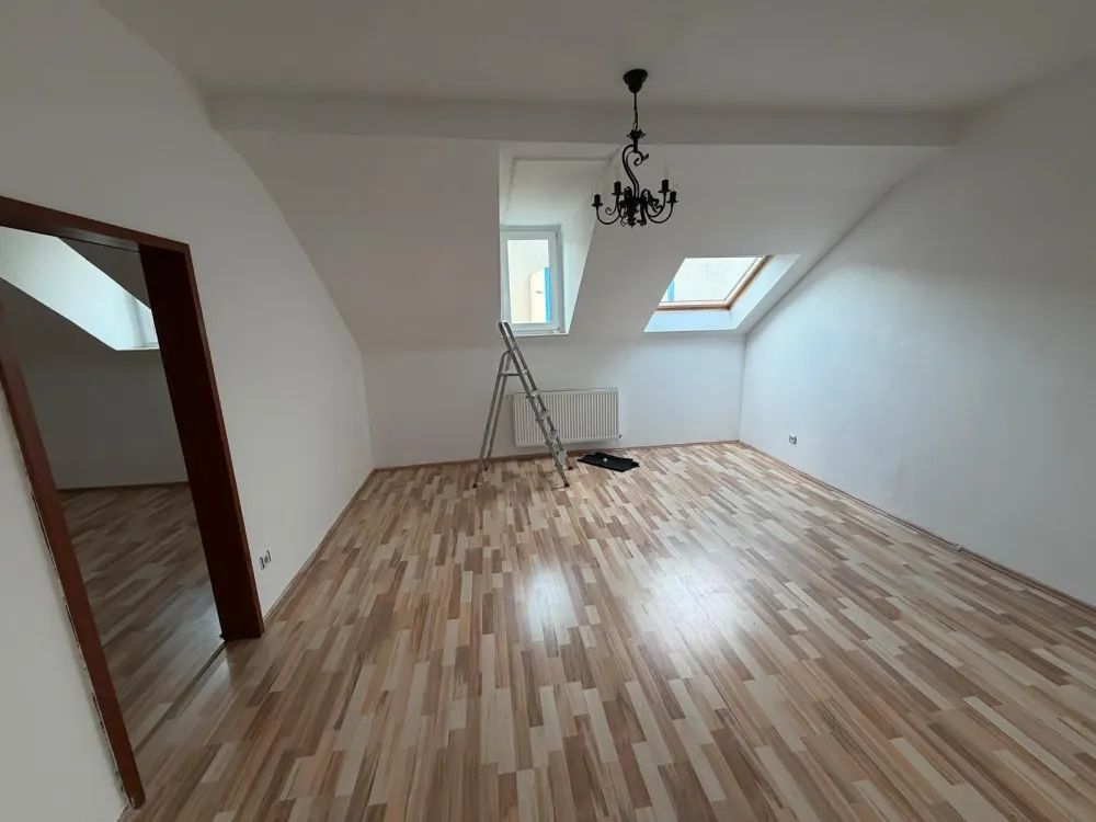 Dachgeschosswohnung mit Einbauküche