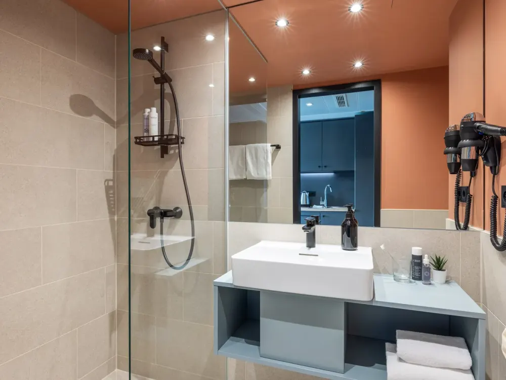 Furnished micro apartments, community areas, coworking & gym close to BMW