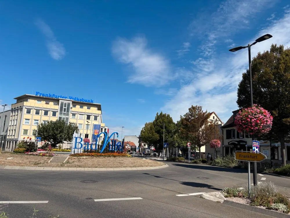 Helle 2-Zimmer-Wohnung mit Balkon & Garage in Toplage Bad Vilbel