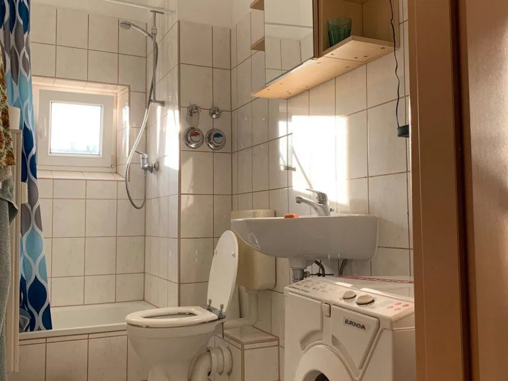Möblierte 1 Zimmer Wohnung, 3+ monate (7 min zur S-bahn)