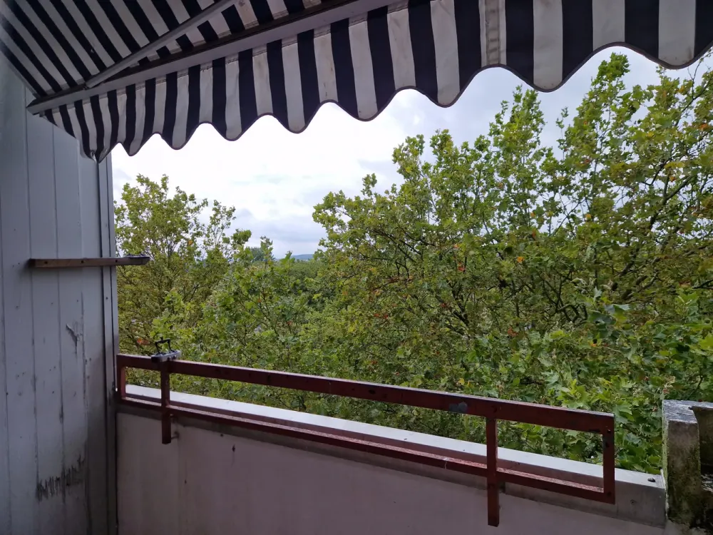 Hier fühlen Sie sich wohl und genießen den Ausblick: renoverte 3-Zimmer-Wohnung mir Balkon!