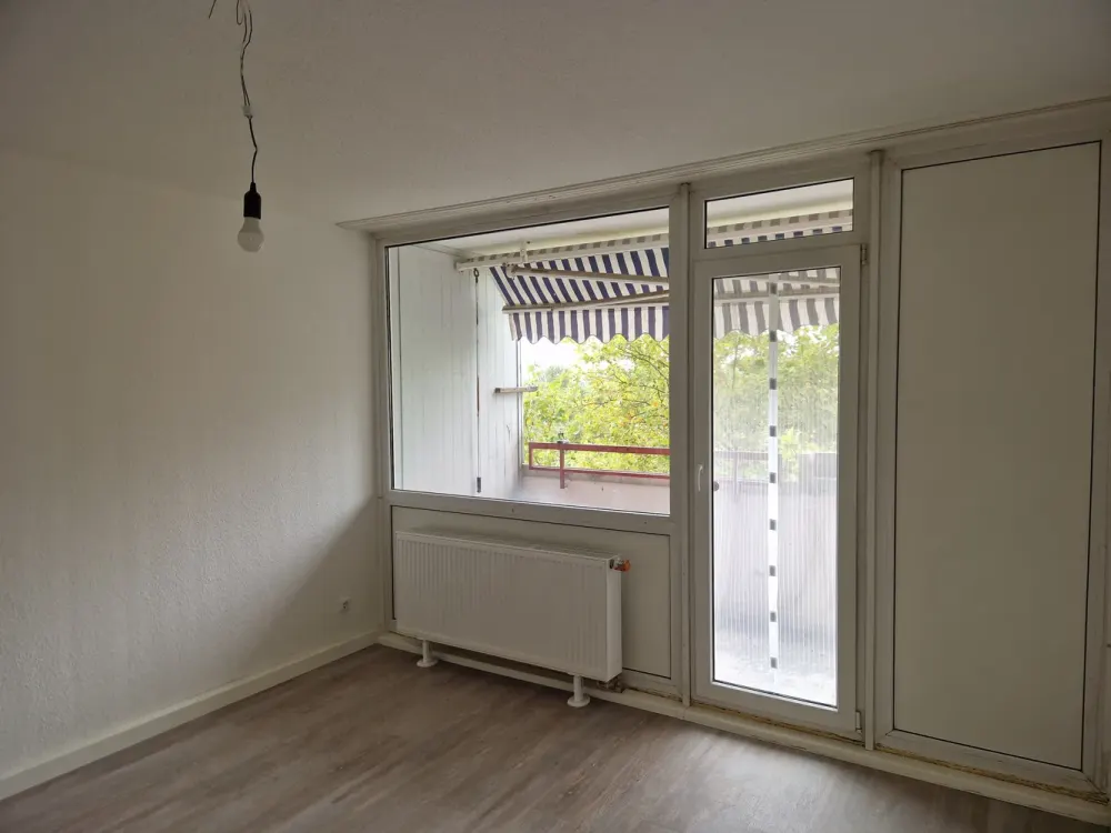 Hier fühlen Sie sich wohl und genießen den Ausblick: renoverte 3-Zimmer-Wohnung mir Balkon!